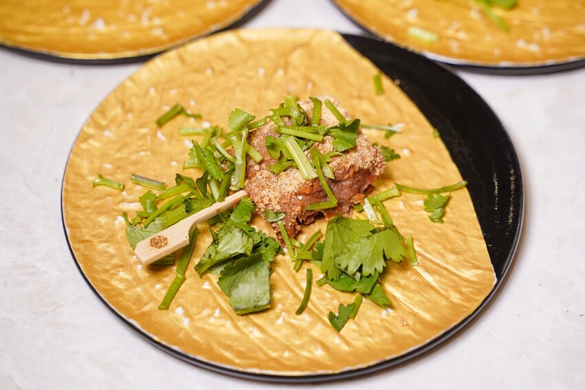 【樂軒和牛專門店】燒肉控必朝聖的精品燒肉店就是這間!菜單以日幣計價超酷的,套餐能一次品嚐到13道精緻料理,一對一管家式服務,給你尊榮級的用餐體驗! - 阿華田的美食日記