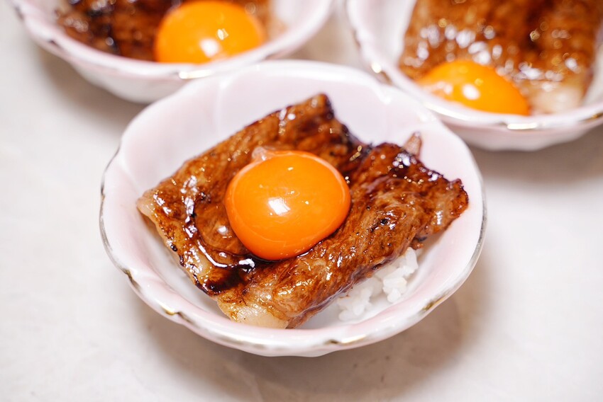 【樂軒和牛專門店】燒肉控必朝聖的精品燒肉店就是這間!菜單以日幣計價超酷的,套餐能一次品嚐到13道精緻料理,一對一管家式服務,給你尊榮級的用餐體驗! - 阿華田的美食日記