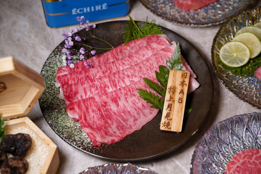 【樂軒和牛專門店】燒肉控必朝聖的精品燒肉店就是這間!菜單以日幣計價超酷的,套餐能一次品嚐到13道精緻料理,一對一管家式服務,給你尊榮級的用餐體驗! - 阿華田的美食日記