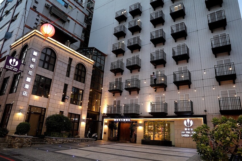 嘉義住宿首選!秒到文化路夜市商圈 超狂早餐吃到飽 咖啡全天免費供應|蘭桂坊花園酒店