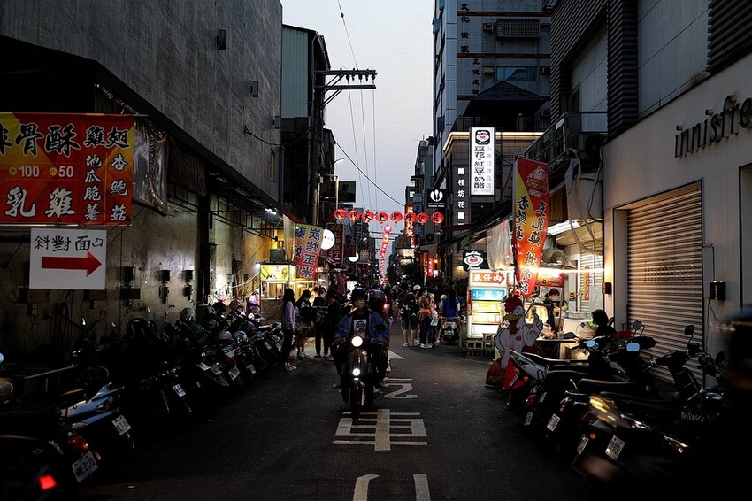 嘉義住宿首選!秒到文化路夜市商圈 超狂早餐吃到飽 咖啡全天免費供應|蘭桂坊花園酒店