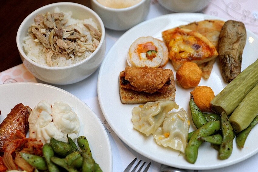 嘉義住宿首選!秒到文化路夜市商圈 超狂早餐吃到飽 咖啡全天免費供應|蘭桂坊花園酒店