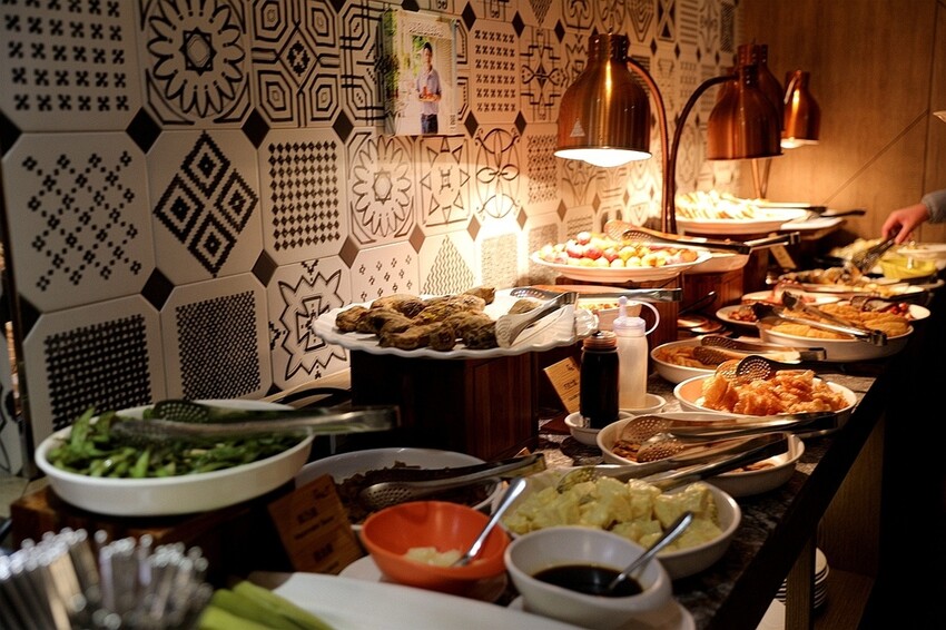 嘉義住宿首選!秒到文化路夜市商圈 超狂早餐吃到飽 咖啡全天免費供應|蘭桂坊花園酒店