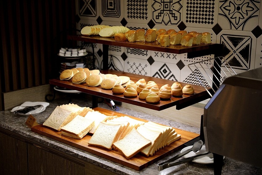 嘉義住宿首選!秒到文化路夜市商圈 超狂早餐吃到飽 咖啡全天免費供應|蘭桂坊花園酒店