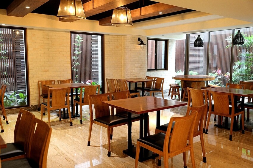 嘉義住宿首選!秒到文化路夜市商圈 超狂早餐吃到飽 咖啡全天免費供應|蘭桂坊花園酒店