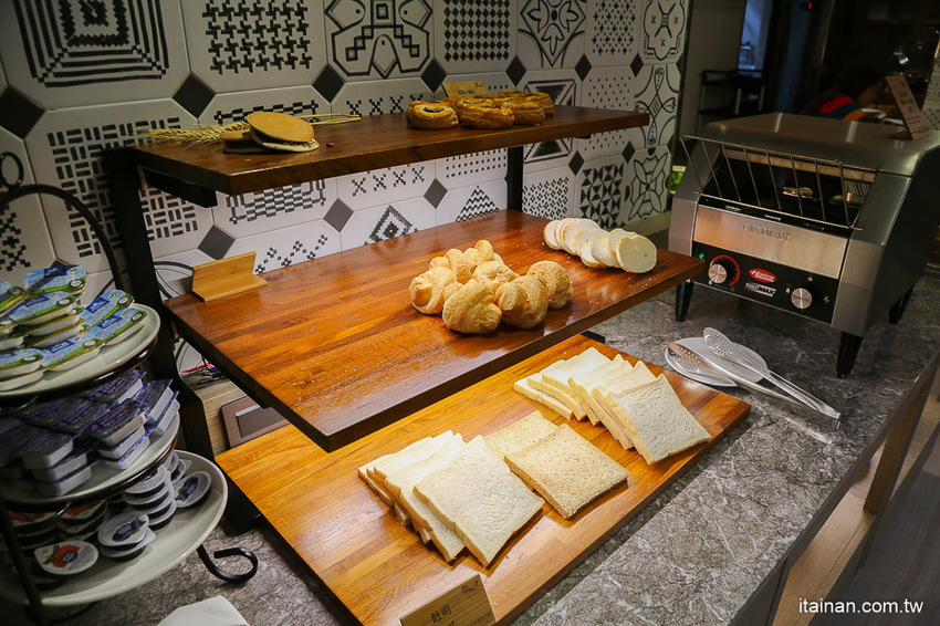 來嘉義住這裡!鄰近文化夜市的『蘭桂坊花園酒店』自助式早餐超豐盛,還有雞肉飯無限吃,再一併收藏文化夜市必吃小吃吧!! - 台南好Food遊