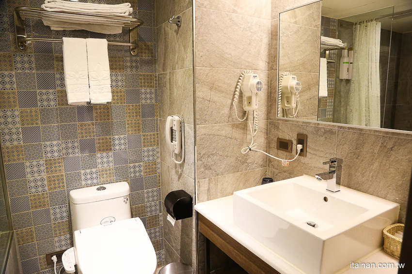 來嘉義住這裡!鄰近文化夜市的『蘭桂坊花園酒店』自助式早餐超豐盛,還有雞肉飯無限吃,再一併收藏文化夜市必吃小吃吧!! - 台南好Food遊