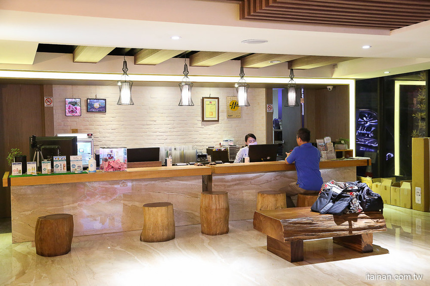 來嘉義住這裡!鄰近文化夜市的『蘭桂坊花園酒店』自助式早餐超豐盛,還有雞肉飯無限吃,再一併收藏文化夜市必吃小吃吧!! - 台南好Food遊