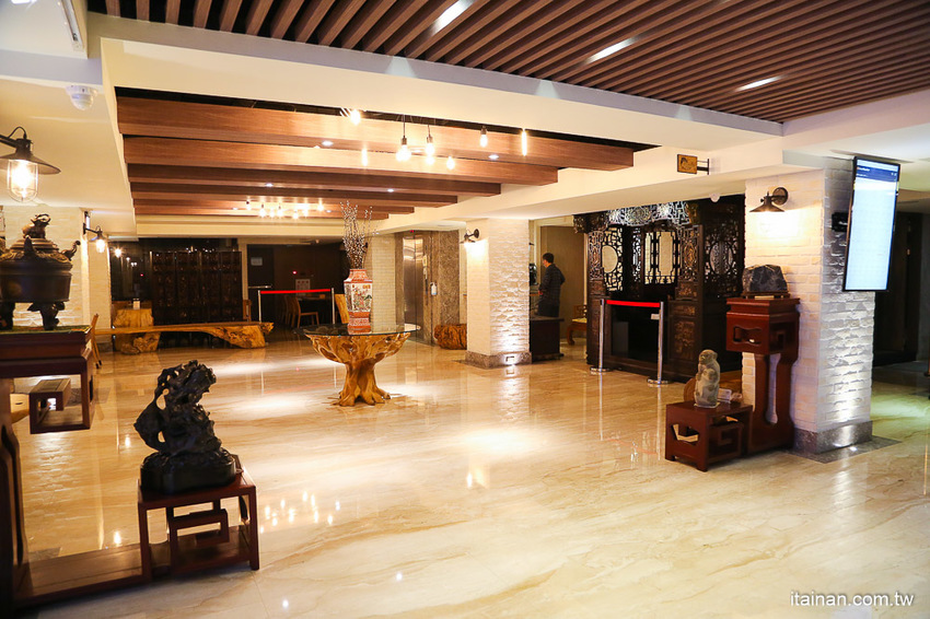 來嘉義住這裡!鄰近文化夜市的『蘭桂坊花園酒店』自助式早餐超豐盛,還有雞肉飯無限吃,再一併收藏文化夜市必吃小吃吧!! - 台南好Food遊