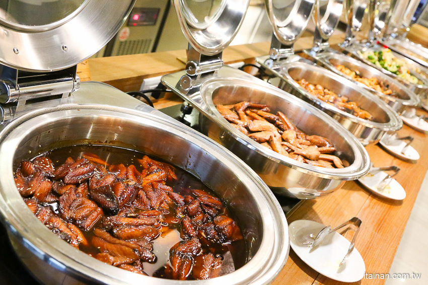 來嘉義住這裡!鄰近文化夜市的『蘭桂坊花園酒店』自助式早餐超豐盛,還有雞肉飯無限吃,再一併收藏文化夜市必吃小吃吧!! - 台南好Food遊