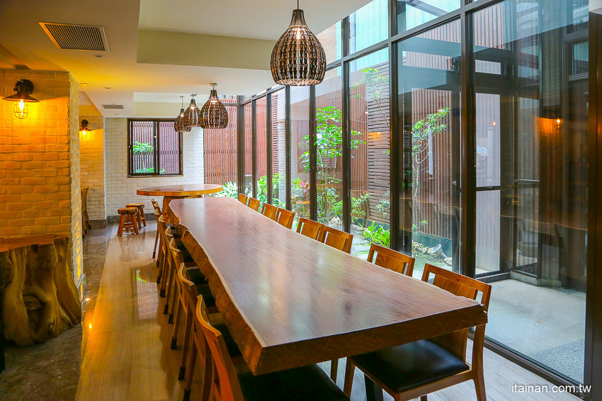 來嘉義住這裡!鄰近文化夜市的『蘭桂坊花園酒店』自助式早餐超豐盛,還有雞肉飯無限吃,再一併收藏文化夜市必吃小吃吧!! - 台南好Food遊