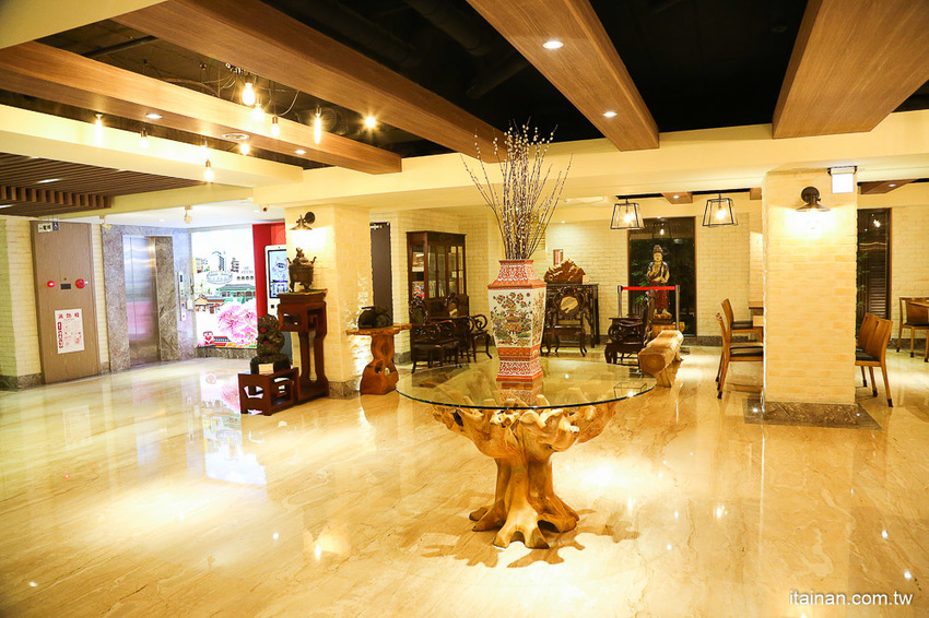 來嘉義住這裡!鄰近文化夜市的『蘭桂坊花園酒店』自助式早餐超豐盛,還有雞肉飯無限吃,再一併收藏文化夜市必吃小吃吧!! - 台南好Food遊