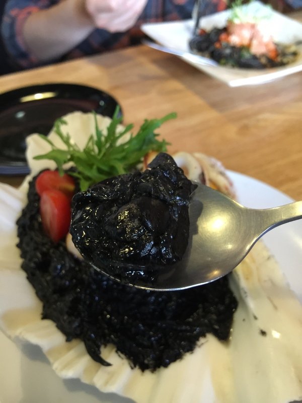 Aqua Kiss 水吻2(Surfer店)：內湖美食（內科美食）－水吻２特色義大利餐廳冰品讓你吃過就忘不了喔！超推薦義式墨魚燉飯及義式燻雞pizza gaga～