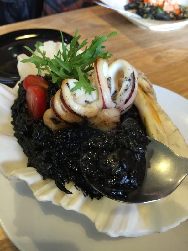 Aqua Kiss 水吻2(Surfer店)：內湖美食（內科美食）－水吻２特色義大利餐廳冰品讓你吃過就忘不了喔！超推薦義式墨魚燉飯及義式燻雞pizza gaga～