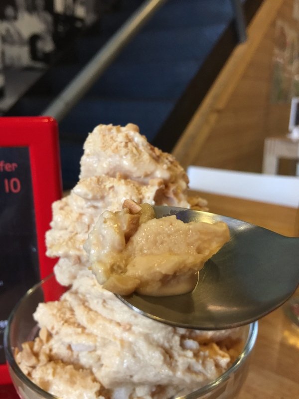 Aqua Kiss 水吻2(Surfer店)：內湖美食（內科美食）－水吻２特色義大利餐廳冰品讓你吃過就忘不了喔！超推薦義式墨魚燉飯及義式燻雞pizza gaga～