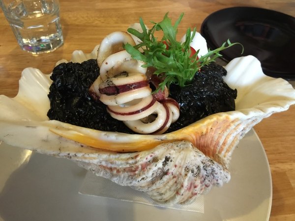 Aqua Kiss 水吻2(Surfer店)：內湖美食（內科美食）－水吻２特色義大利餐廳冰品讓你吃過就忘不了喔！超推薦義式墨魚燉飯及義式燻雞pizza gaga～