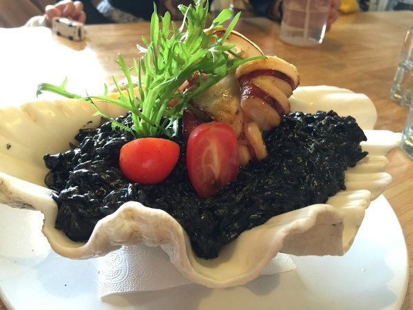 Aqua Kiss 水吻2(Surfer店)：內湖美食（內科美食）－水吻２特色義大利餐廳冰品讓你吃過就忘不了喔！超推薦義式墨魚燉飯及義式燻雞pizza gaga～