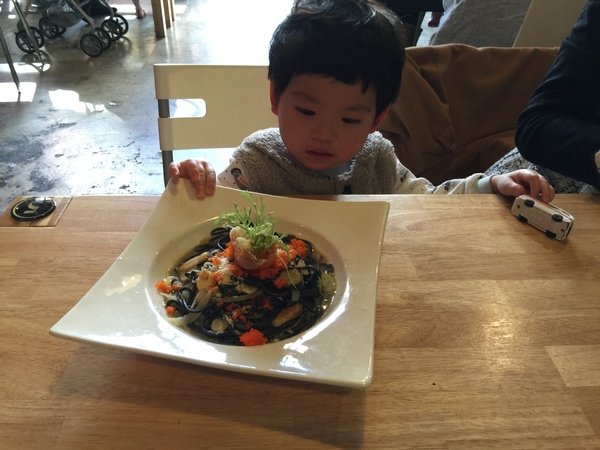 Aqua Kiss 水吻2(Surfer店)：內湖美食（內科美食）－水吻２特色義大利餐廳冰品讓你吃過就忘不了喔！超推薦義式墨魚燉飯及義式燻雞pizza gaga～