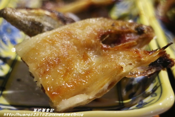 香聚餐酒館：【台北大安區】東區餐酒館推薦『香聚餐酒館 The Dainties Bistro』必點日式料理丼飯/燒烤 鮮烤透抽(青醬）、手作鮮魚一夜干、烤豬五花私房辣味....每一道料理都非常下酒好吃~