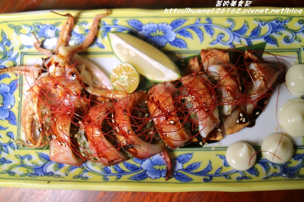 香聚餐酒館：【台北大安區】東區餐酒館推薦『香聚餐酒館 The Dainties Bistro』必點日式料理丼飯/燒烤 鮮烤透抽(青醬）、手作鮮魚一夜干、烤豬五花私房辣味....每一道料理都非常下酒好吃~