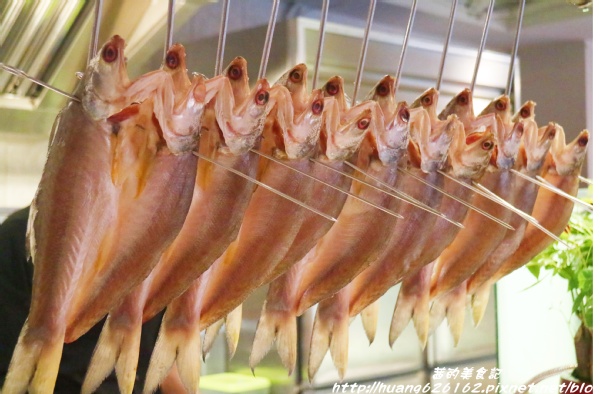 香聚餐酒館：【台北大安區】東區餐酒館推薦『香聚餐酒館 The Dainties Bistro』必點日式料理丼飯/燒烤 鮮烤透抽(青醬）、手作鮮魚一夜干、烤豬五花私房辣味....每一道料理都非常下酒好吃~