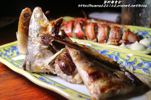 香聚餐酒館：【台北大安區】東區餐酒館推薦『香聚餐酒館 The Dainties Bistro』必點日式料理丼飯/燒烤 鮮烤透抽(青醬）、手作鮮魚一夜干、烤豬五花私房辣味....每一道料理都非常下酒好吃~