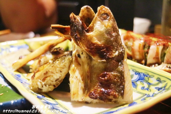 香聚餐酒館：【台北大安區】東區餐酒館推薦『香聚餐酒館 The Dainties Bistro』必點日式料理丼飯/燒烤 鮮烤透抽(青醬）、手作鮮魚一夜干、烤豬五花私房辣味....每一道料理都非常下酒好吃~