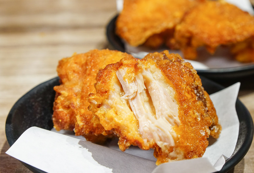 [高雄]大海拉麵-超爆量青蔥滿滿豚骨拉麵!自熬不油膩博多風豚骨湯頭 - 美食好芃友