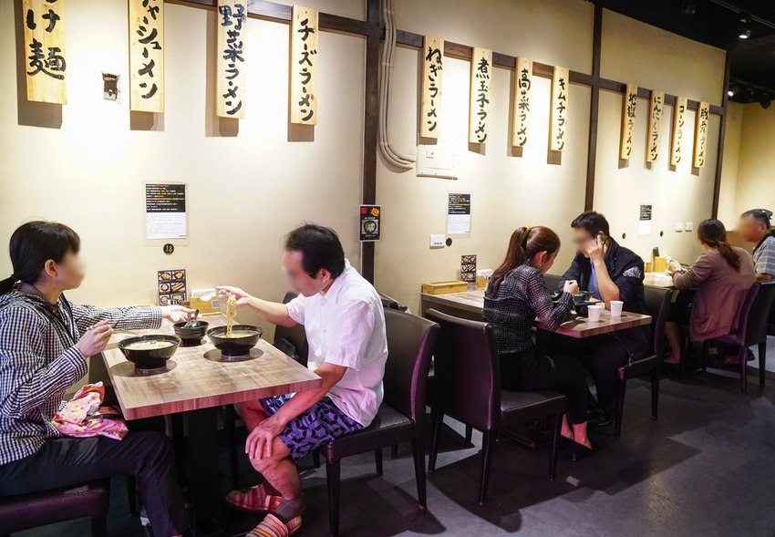 [高雄]大海拉麵-超爆量青蔥滿滿豚骨拉麵!自熬不油膩博多風豚骨湯頭 - 美食好芃友