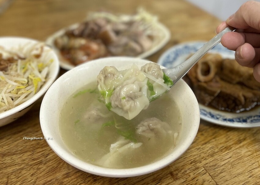 基隆【長腳麵食】乾麵+豬腳+扁食，在地人都這樣吃 !