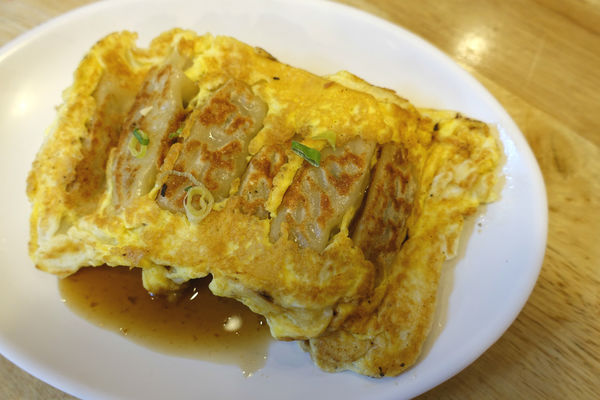 麥町吐司工房(寶興店)‧獨家蛋餃子配上中秋烤肉捲餅，傳統又有新意的早餐吃不膩!!!