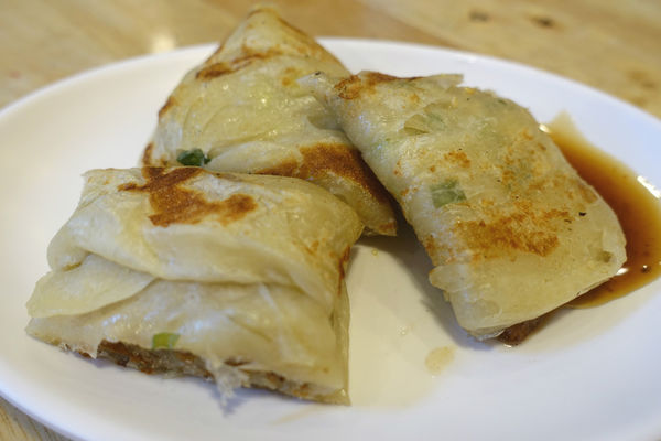 麥町吐司工房(寶興店)‧獨家蛋餃子配上中秋烤肉捲餅，傳統又有新意的早餐吃不膩!!!