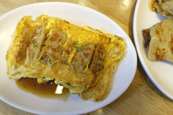 麥町吐司工房(寶興店)‧獨家蛋餃子配上中秋烤肉捲餅，傳統又有新意的早餐吃不膩!!!
