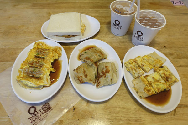 麥町吐司工房(寶興店)‧獨家蛋餃子配上中秋烤肉捲餅，傳統又有新意的早餐吃不膩!!!
