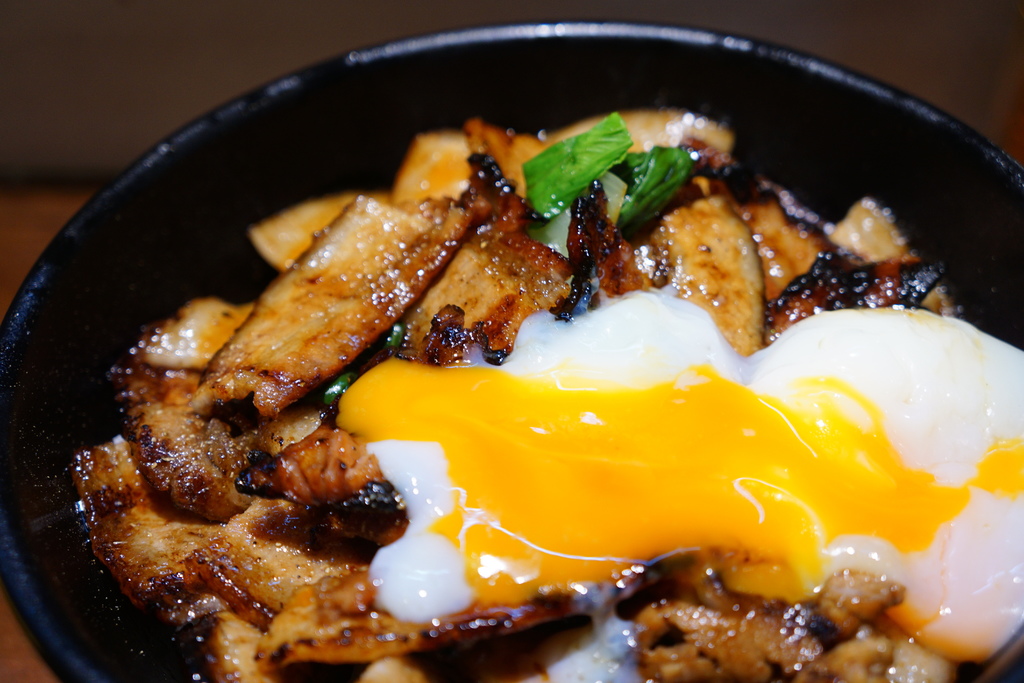 烤五花丼飯大+溫泉蛋