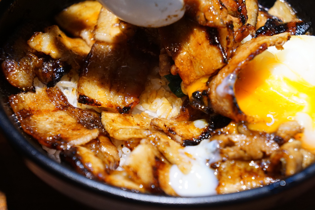 烤五花丼飯大+溫泉蛋