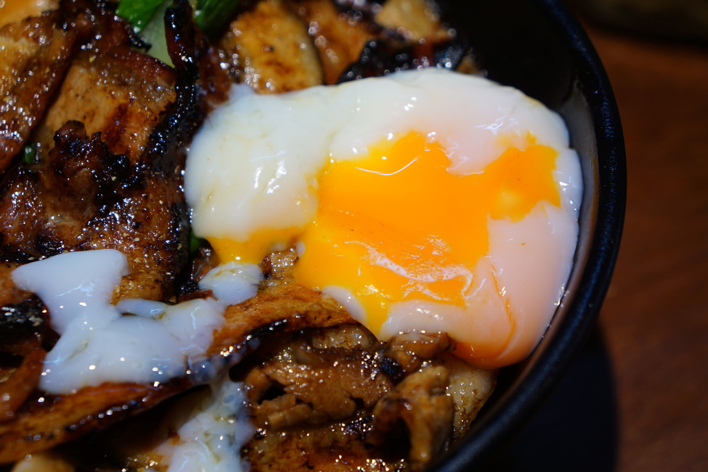 烤五花丼飯大+溫泉蛋