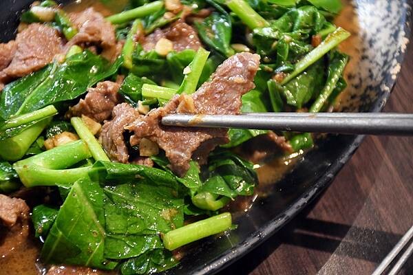 不辭千里、也要一吃為快的牛肉火鍋~【湖東牛肉館】為你變成米其林身材我願意!※高雄牛肉鍋推薦※高雄必吃美