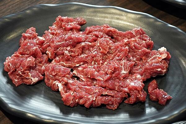 不辭千里、也要一吃為快的牛肉火鍋~【湖東牛肉館】為你變成米其林身材我願意!※高雄牛肉鍋推薦※高雄必吃美