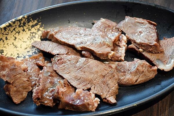 不辭千里、也要一吃為快的牛肉火鍋~【湖東牛肉館】為你變成米其林身材我願意!※高雄牛肉鍋推薦※高雄必吃美