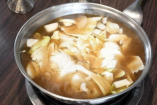 不辭千里、也要一吃為快的牛肉火鍋~【湖東牛肉館】為你變成米其林身材我願意!※高雄牛肉鍋推薦※高雄必吃美