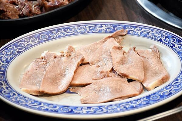 不辭千里、也要一吃為快的牛肉火鍋~【湖東牛肉館】為你變成米其林身材我願意!※高雄牛肉鍋推薦※高雄必吃美