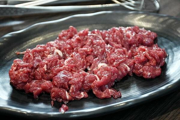 不辭千里、也要一吃為快的牛肉火鍋~【湖東牛肉館】為你變成米其林身材我願意!※高雄牛肉鍋推薦※高雄必吃美