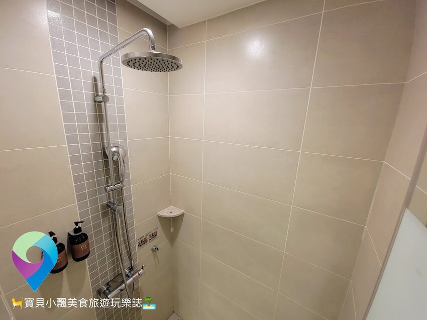 [旅宿]台南 舒適CP值極佳 免費自助式洗衣超貼心 一旁的海安路商圈 越夜越美麗 夜晚漫步好悠閒 榮美金鬱金香