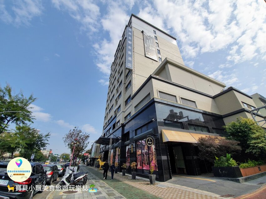 [旅宿]台南 舒適CP值極佳 免費自助式洗衣超貼心 一旁的海安路商圈 越夜越美麗 夜晚漫步好悠閒 榮美金鬱金香