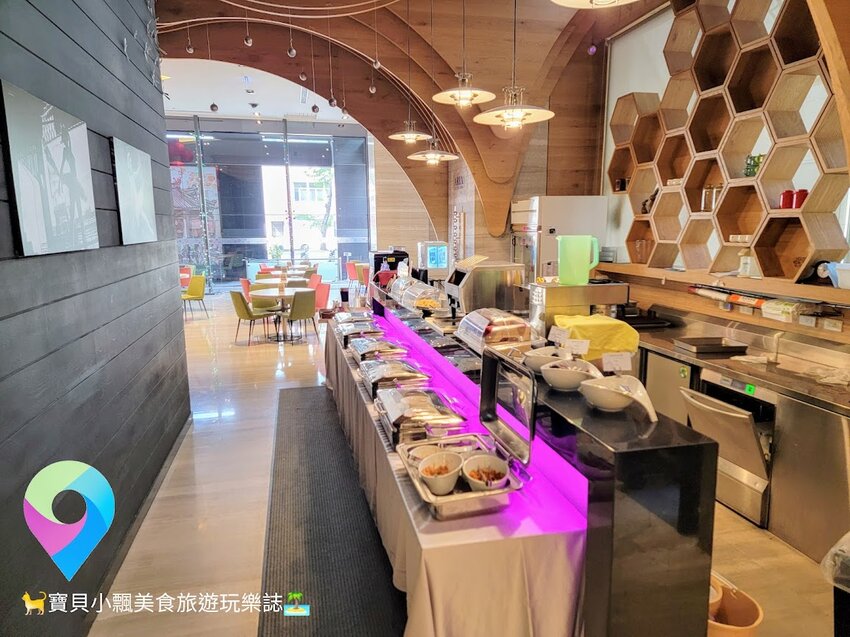 [旅宿]台南 舒適CP值極佳 免費自助式洗衣超貼心 一旁的海安路商圈 越夜越美麗 夜晚漫步好悠閒 榮美金鬱金香