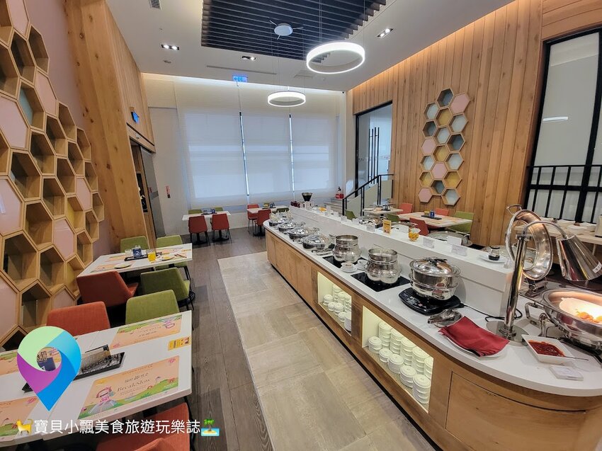 [旅宿]台南 舒適CP值極佳 免費自助式洗衣超貼心 一旁的海安路商圈 越夜越美麗 夜晚漫步好悠閒 榮美金鬱金香