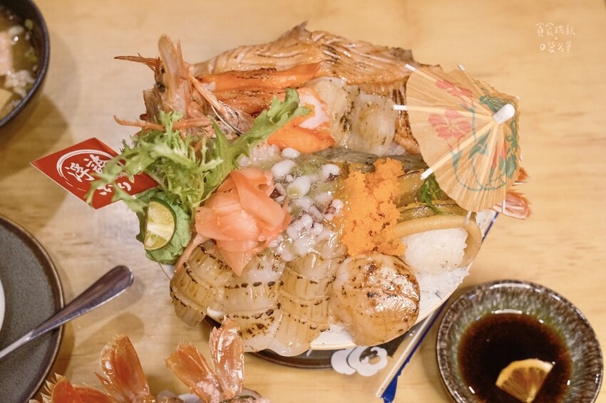 台中北區｜浮誇系海鮮丼飯第一名！新鮮爆量海鮮令人回味無窮｜信