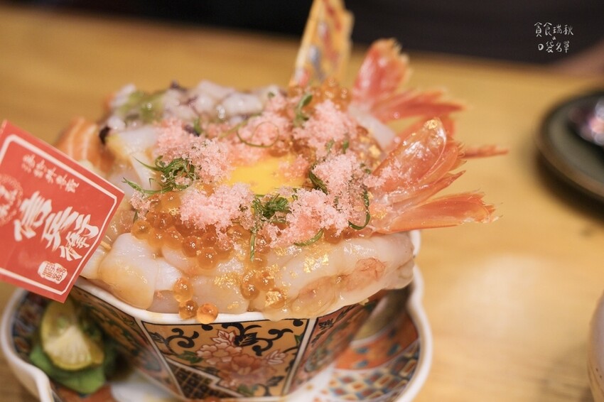台中北區｜浮誇系海鮮丼飯第一名！新鮮爆量海鮮令人回味無窮｜信