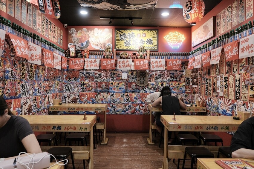 台中北區｜浮誇系海鮮丼飯第一名！新鮮爆量海鮮令人回味無窮｜信